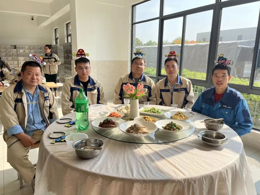 11月员工生日会｜心聚Z6尊龙，，温暖初冬
